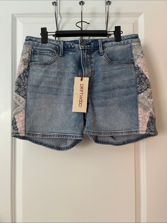 DRIFTWOOD Pants - NWOT DRIFTWOOD Light Wash Denim Shorts with Pink & Navy Bandana Panels